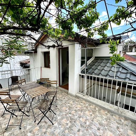 Interbelic House With Courtyard And Terrace Villa Bucureşti Exterior foto